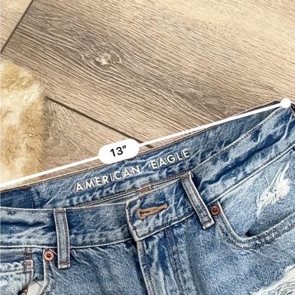 American Eagle distressed ripped relaxed mom jeans - Picture 4 of 7